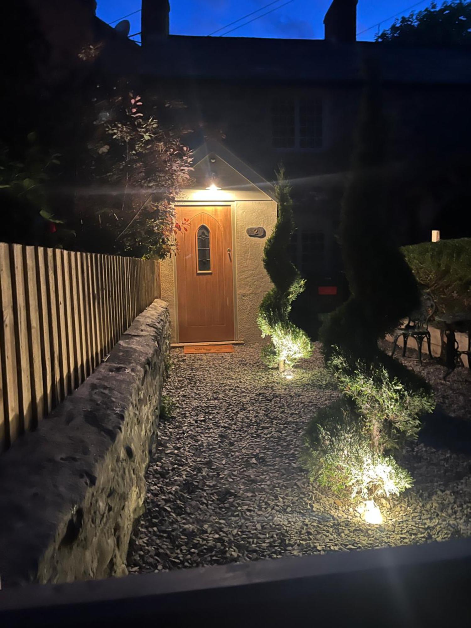 Posh Little Cottage Ланголен Екстериор снимка